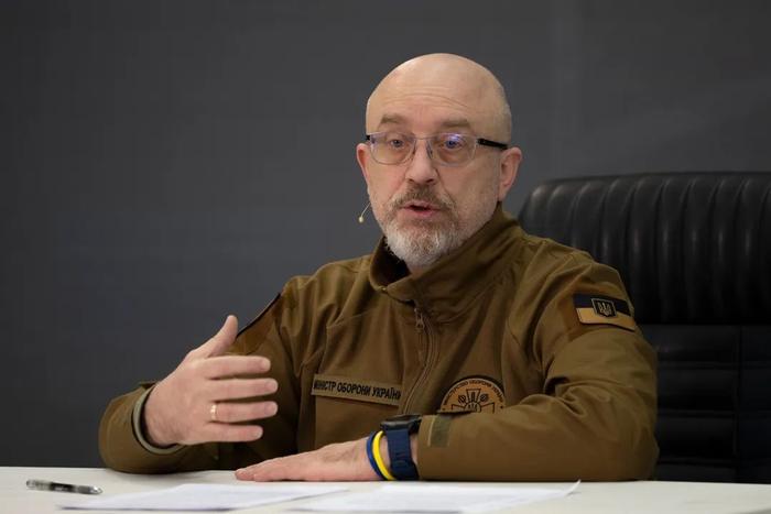 乌克兰国防部长突然被解职！泽连斯基表态！梅德韦杰夫：新的“人造病毒”或将出现