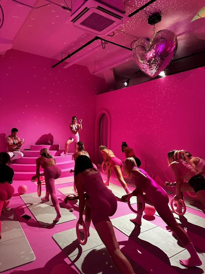 社交电商点亮创业梦想 MyyShop打造洛杉矶最潮芭比主题网红普拉提派对