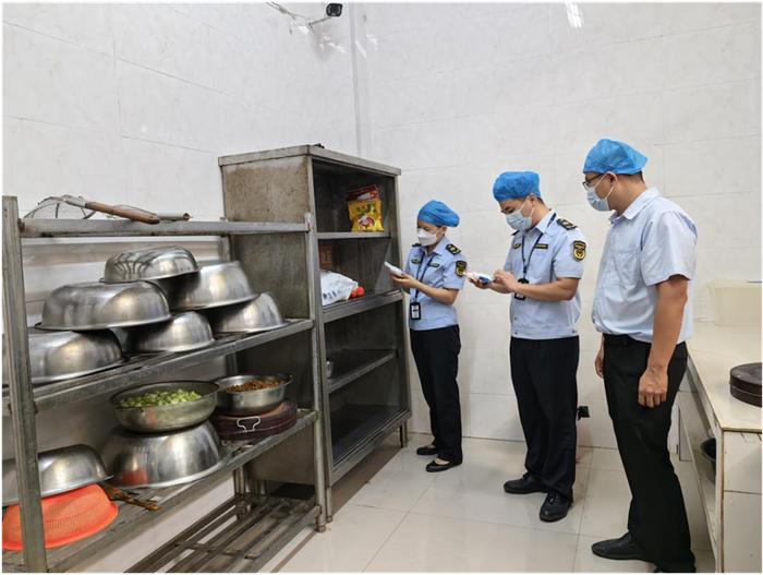 广西天等：上好食品安全第一课，筑牢校园食品安全“防护网”