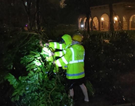 物企抗台风｜战“苏拉” ：台风暴雨中物业人的暖心事