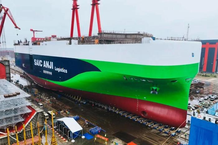 江南造船建造的7600车位LNG双燃料动力汽车运输船首制船正式下水