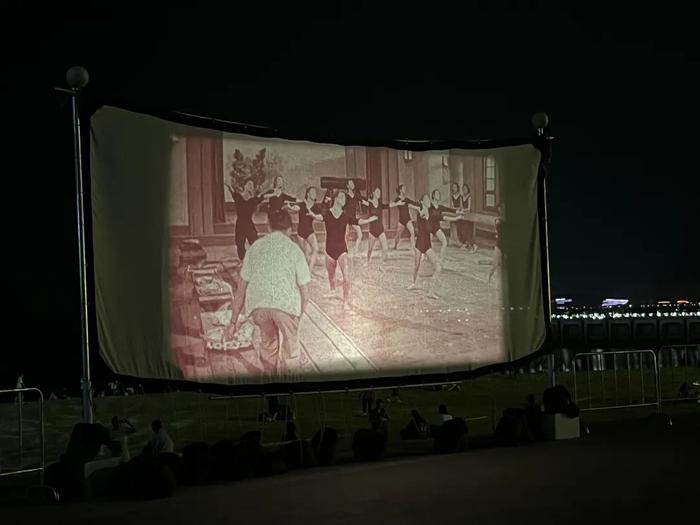 海边，露天！湛江元素电影金沙湾放映，谁的童年DNA动了