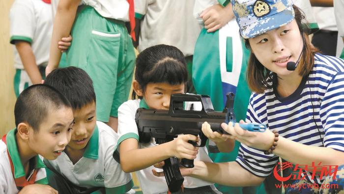体验国防教育 广州市荔湾区合兴苑小学举办了一场有趣的开学典礼