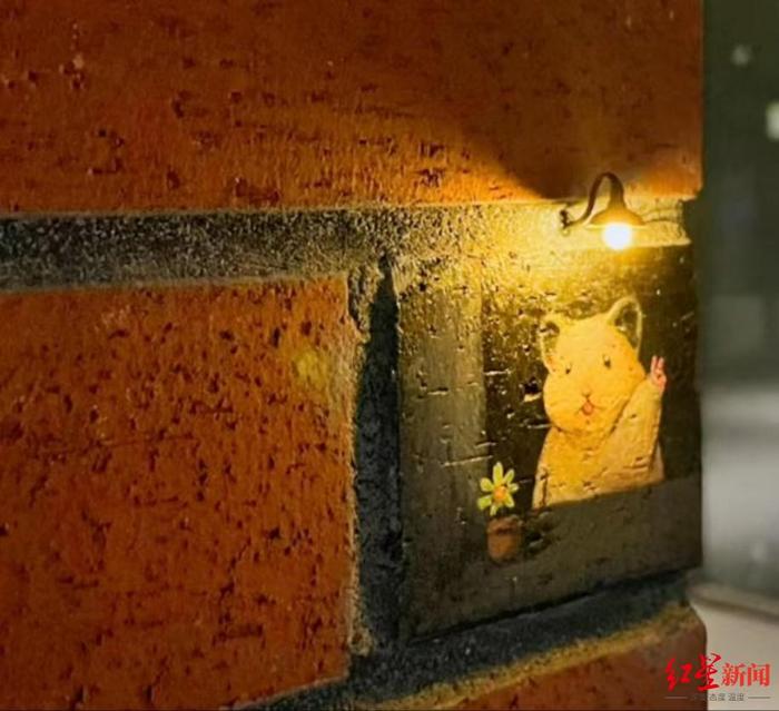 ▲“葛多多不多”分享他在街边的手绘图案