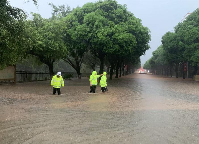 福建多地内涝严重 省政协老委员专家组成员陈雨农建议补齐防治短板