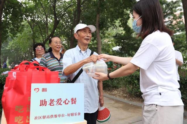 朝阳区东湖街道举办公益慈善市集