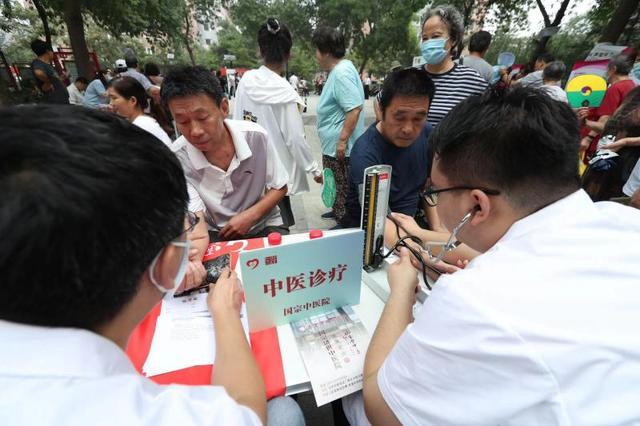 朝阳区东湖街道举办公益慈善市集