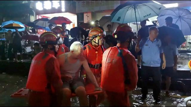 新华全媒+｜深圳普降极端特大暴雨 四项雨量记录破极值