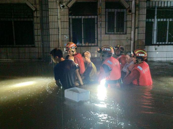 珠三角部分城市突发大暴雨，广东消防全力迎战