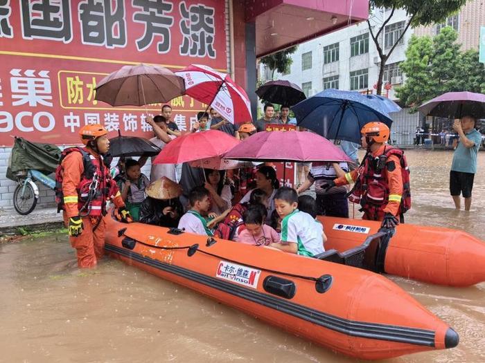 珠三角部分城市突发大暴雨，广东消防全力迎战