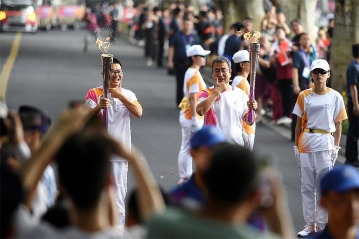 太燃啦！杭州亚运会火炬传递首日 现场精彩图集来袭（组图）