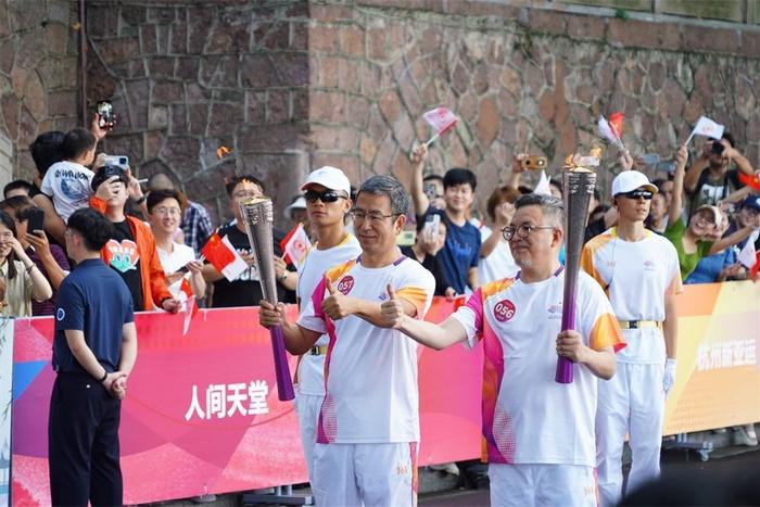 太燃啦！杭州亚运会火炬传递首日 现场精彩图集来袭（组图）