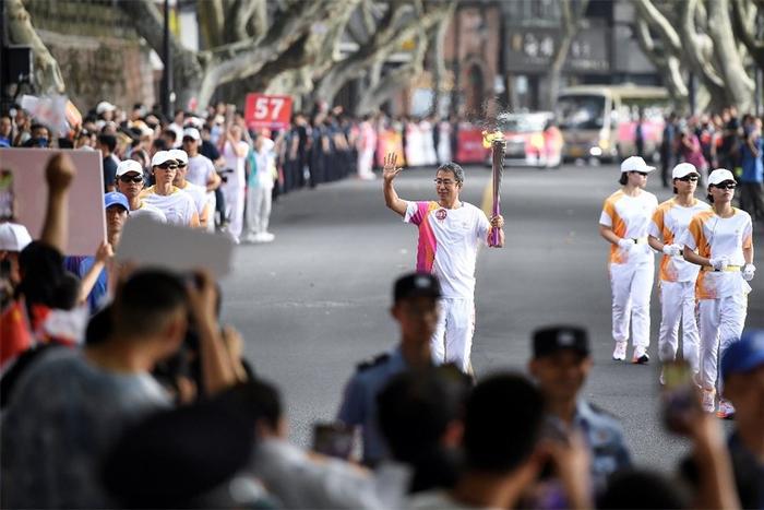 太燃啦！杭州亚运会火炬传递首日 现场精彩图集来袭（组图）