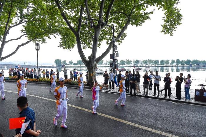 太燃啦！杭州亚运会火炬传递首日 现场精彩图集来袭（组图）