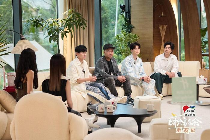 右起:袁成杰、朱杰、苟伟、张杰