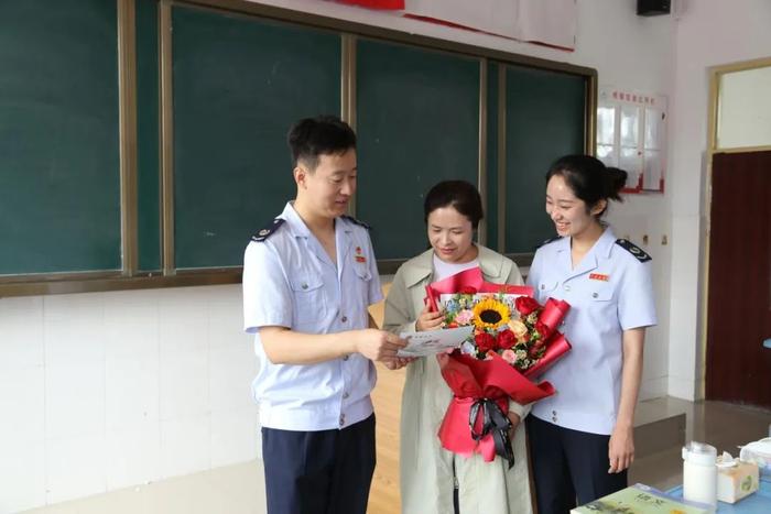 教师节，税务人向老师送祝福！