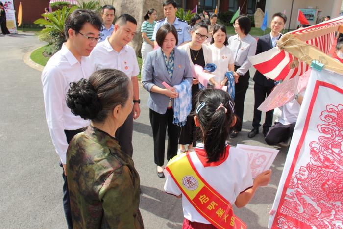 上海市松江区九里亭外国语实验学校揭牌仪式顺利举行