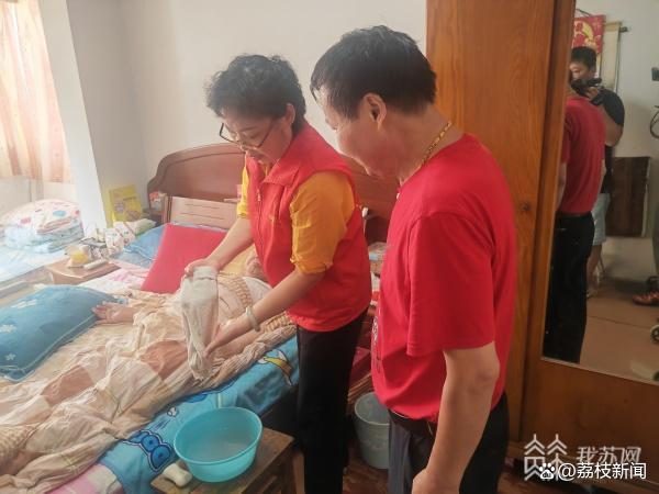 全省首创：失能老人如何陪护？他们上门免费培训