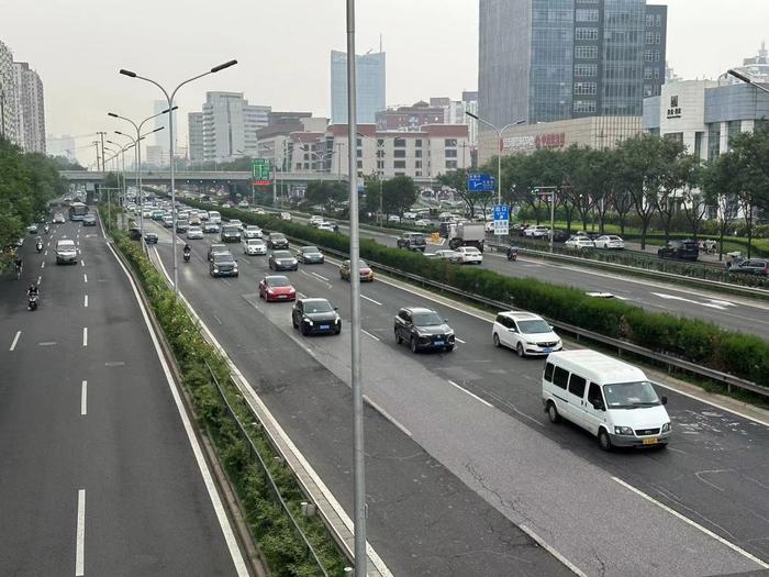 深圳大力发展自动驾驶汽车 逐步开放高速测试路段