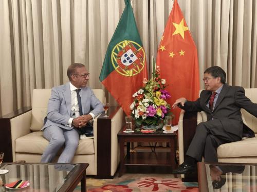 驻葡萄牙大使赵本堂会见各国议会联盟主席帕切科
