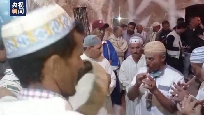 婚礼聚会现场视频记录摩洛哥地震发生瞬间：所有的房子都被毁了