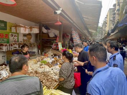 四川省市场监管局副局长周传军一行调研食品安全工作