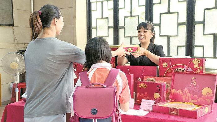 中秋临近广州月饼销量节节高 新口味新配方迎合年轻人需求