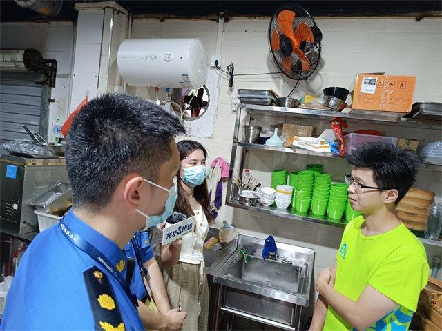 家门口餐饮店的卫生状况如何？这些细节还需改进