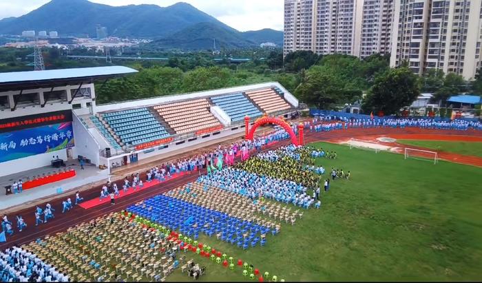 一起向未来！西南大学三亚中学举行新生入学仪式暨学生表彰大会