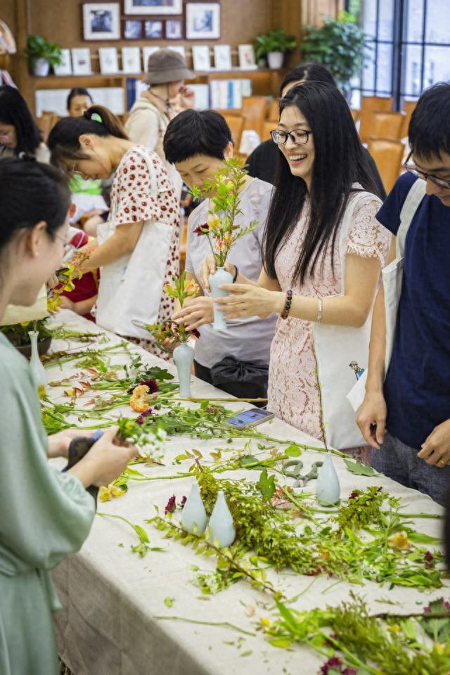 宋代就有“拉花”？跟《中国诗词大会》命题专家感受宋词里的“浪漫和烟火”