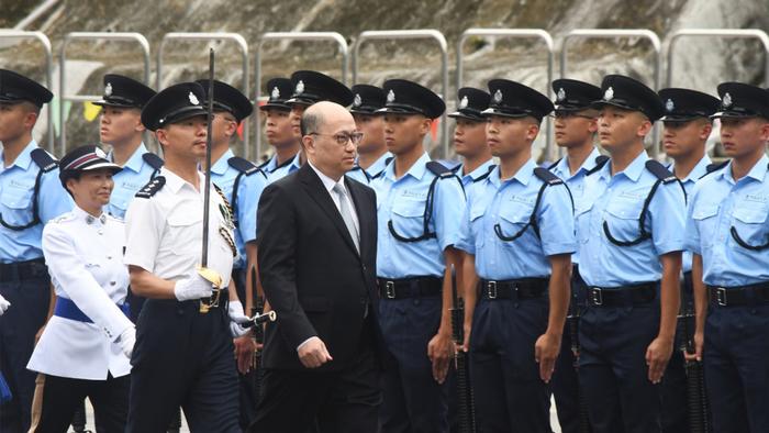 港媒：香港警察学院举行结业会操，首次由中联办主任担任检阅官