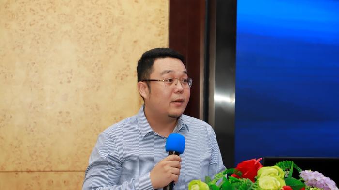 ▲北京市朝阳区预防医学会副秘书长戚峥主持大会