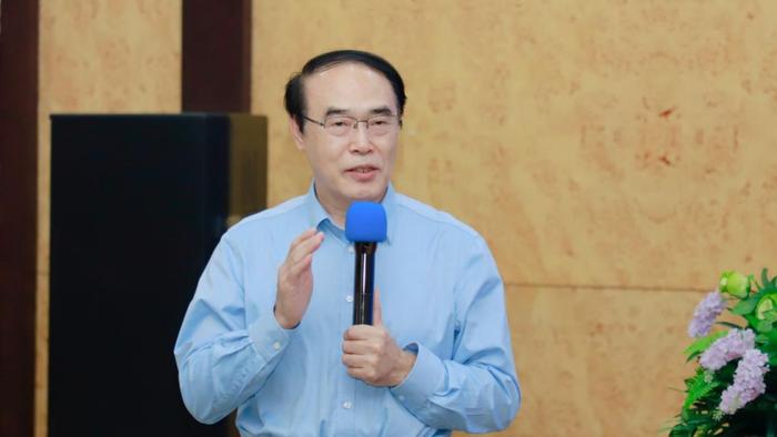 ▲健康生活方式医学专业委员会名誉主任委员任龙喜总结发言