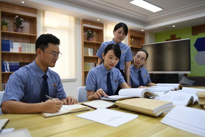 珍贵青铜器将在海外被拍卖？看上海这位女检察官如何全链条打击倒卖文物产业链