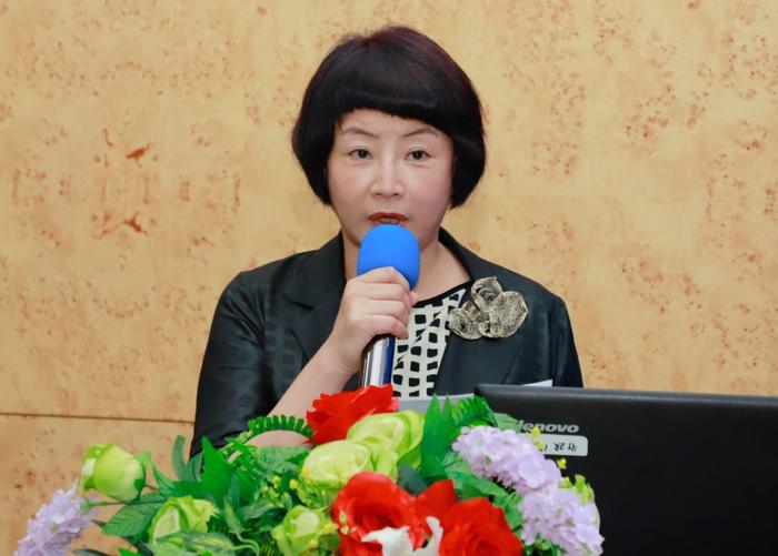 ▲健康生活方式医学专业委员会副秘书长李梅主持研讨会