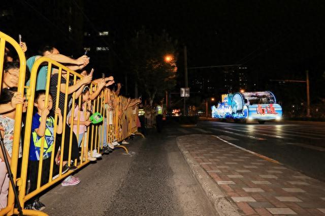 花车今晚在杨浦大巡游！上海大学生旅游节开幕