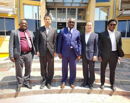 驻纳米比亚大使赵卫平访问奥穆沙蒂省、奥希科托省