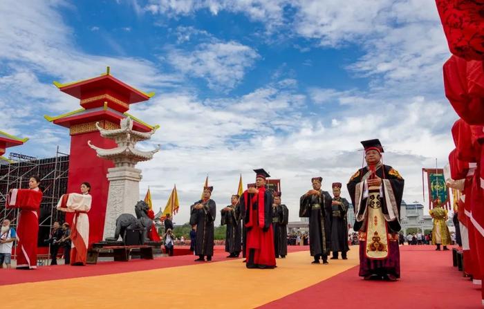 中国消费升级与文化复兴大会丨古井贡酒·年份原浆第十届秋季开酿大典隆重举行