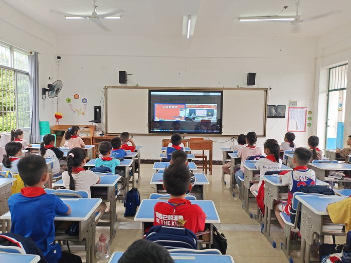 广西贵港覃塘区：城乡小学“同上一节艺术课”