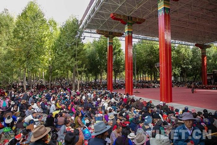 国家级非遗 西藏扎什伦布寺举行“羌姆”表演