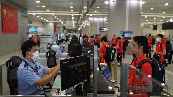 单日70余批600余人次 上海机场边检站迎来亚运入境最高峰