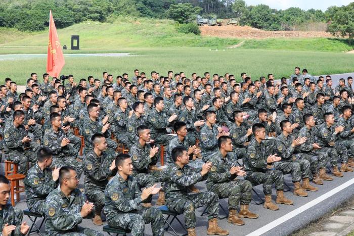 武警湖北总队文艺轻骑队基层巡演拉开帷幕！