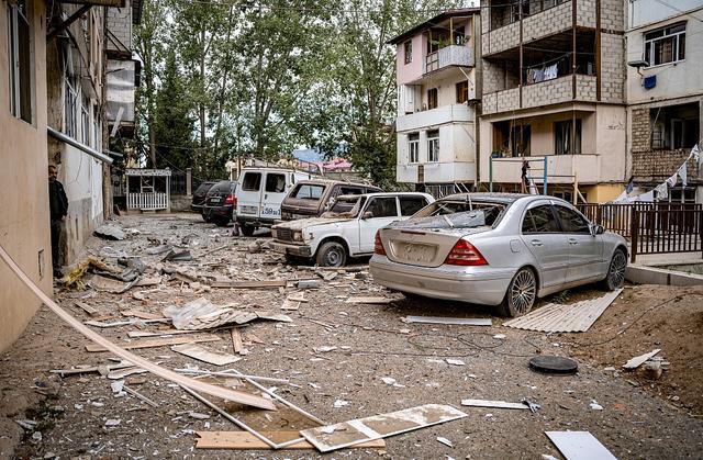 纳卡地区停火当天，俄维和部队车辆遭袭，乘员全部死亡