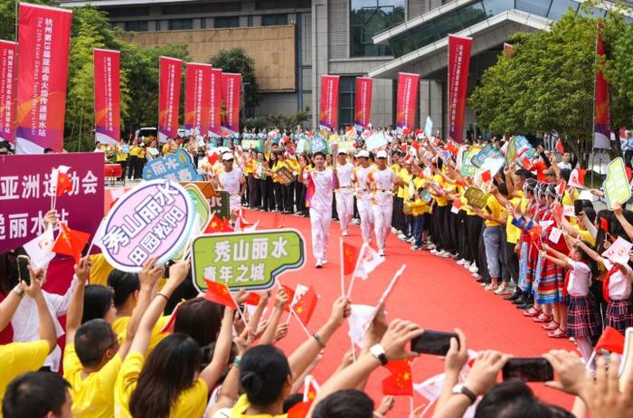 心手相连点燃梦想——写在杭州亚运会火炬传递活动收官之际