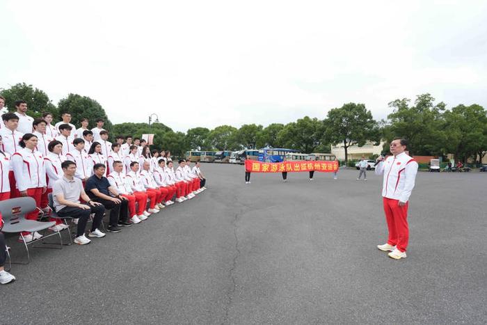 中国游军从上海启程出征亚运，覃海洋、张雨霏都想拿6金，这么“内卷”是为啥