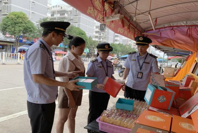 广西宁明县加强月饼茶叶市场价格和过度包装监管