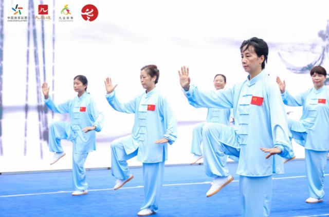 以“拳”会友！200多名老人现场比拼太极拳法