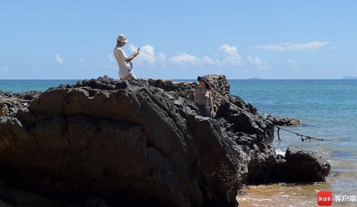 白沙、蓝海、岩洞……万宁山钦湾燕子洞美景如画引客来