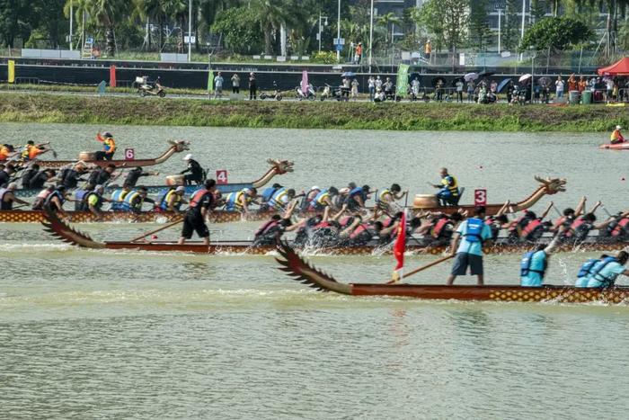 群舟竞渡，逐浪争先！今天，这场省龙舟锦标赛在肇庆新区举行→