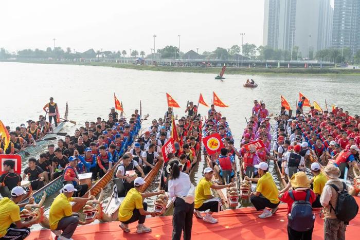 群舟竞渡，逐浪争先！今天，这场省龙舟锦标赛在肇庆新区举行→